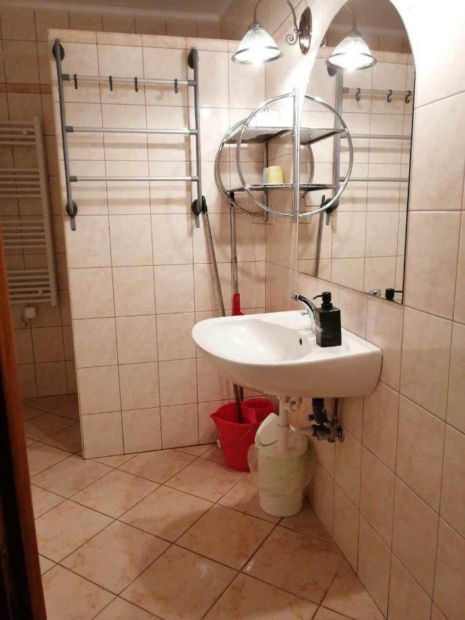 Flora Apartmanok Kehidakustány Dış mekan fotoğraf